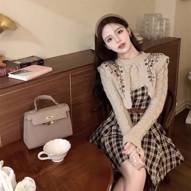 Áo dệt kim thêu hoa phong cách ca sĩ Jisoo BlackPink Hàn Quốc