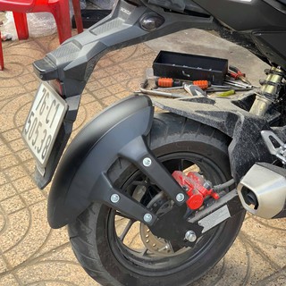 Chắn bùn sau 4 chân liền