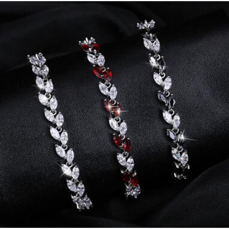 Vòng tay bạc đính đá zircon hình chiếc lá dành cho nữ