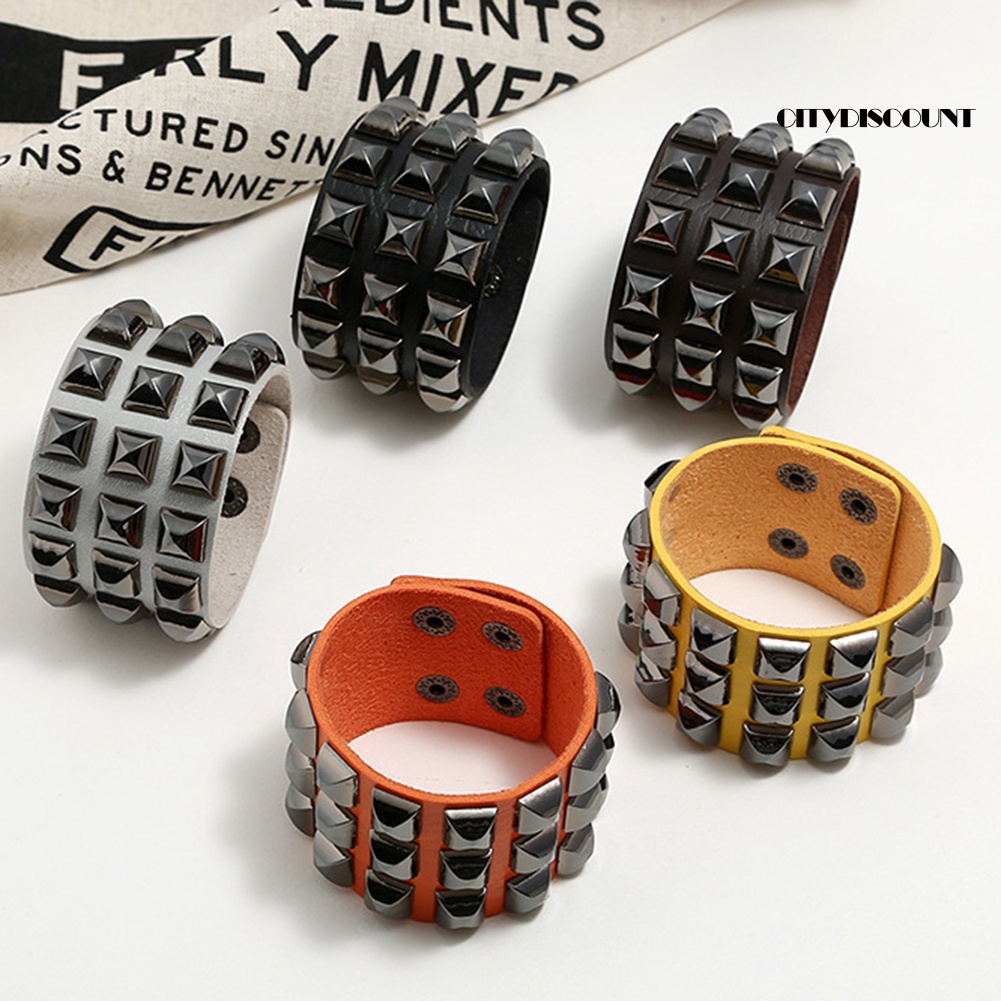 Vòng Tay Giả Da Bản To Đính Đinh Tán Vuông Cá Tính Cho Nam Nữ