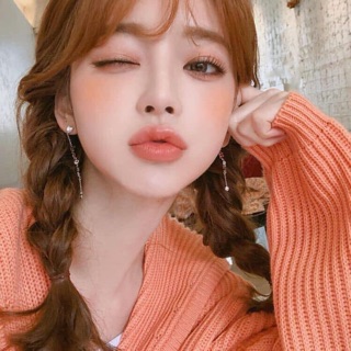 Phấn má klavuu