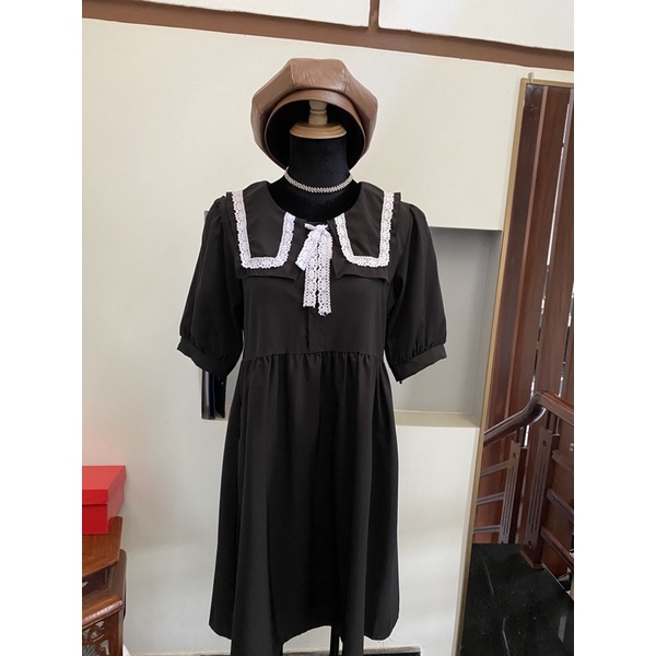 Đầm babydol màu đen cổ hải quân viền ren trắng