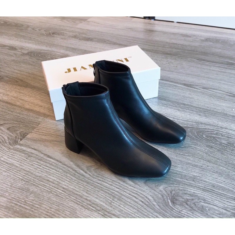 Bốt da cổ ngắn