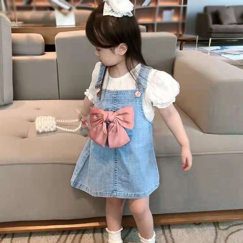 Đầm yếm jean phong cách Hàn Quốc đáng yêu dành cho bé gái