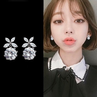Khuyên tai nơ bướm đính đá zircon lấp lánh
