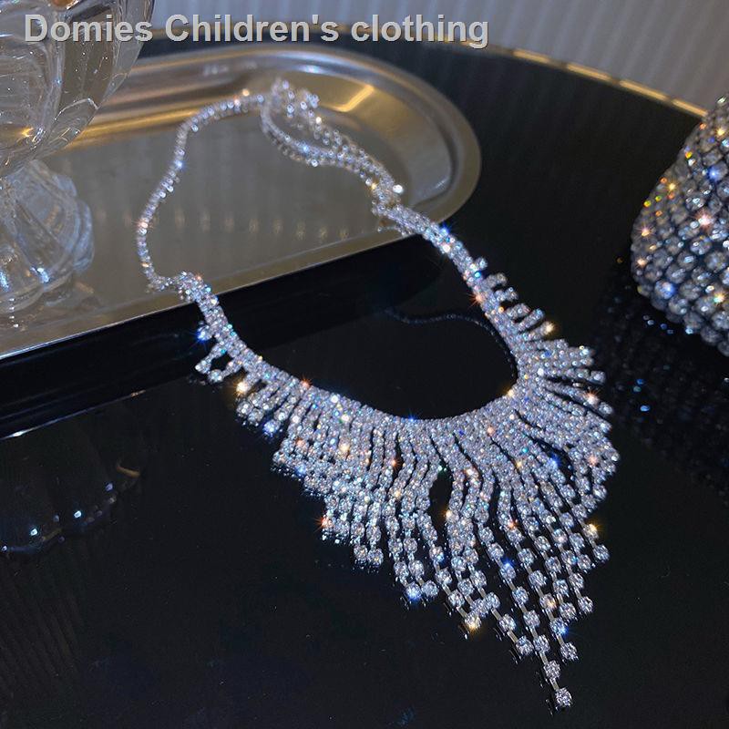 Còn hàng Vòng cổ choker ngắn đính đá kim cương tua rua nhẹ sang trọng hợp thời trang quyến rũ cho nữ