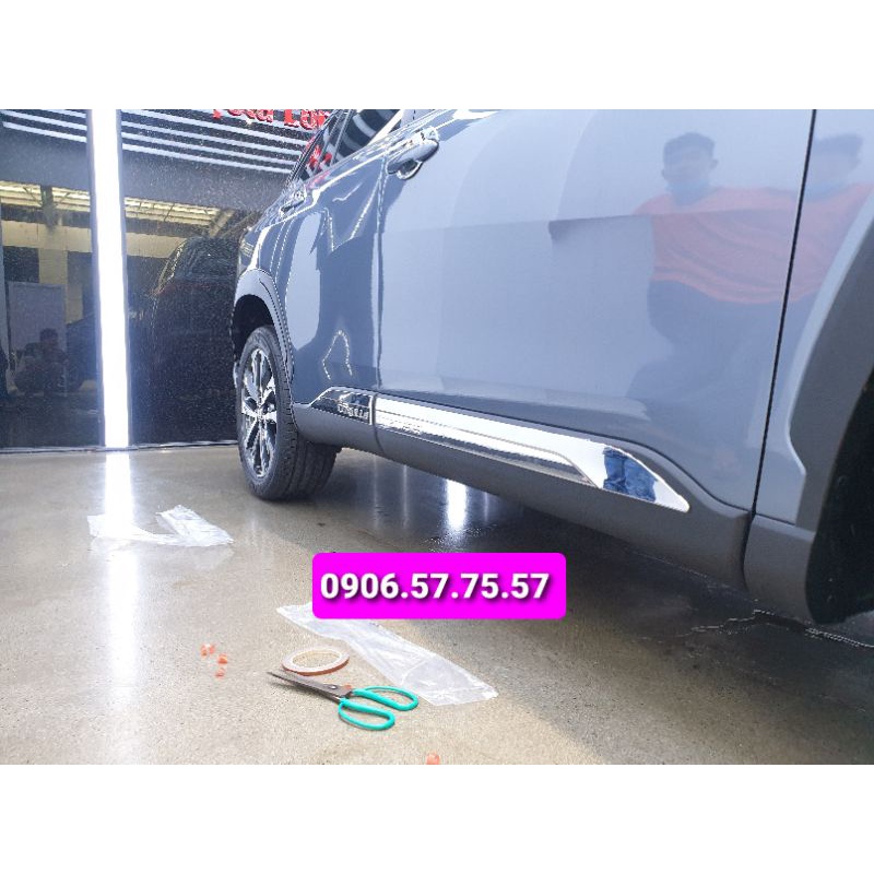 Ốp sườn có chữ cho xe toyota cross