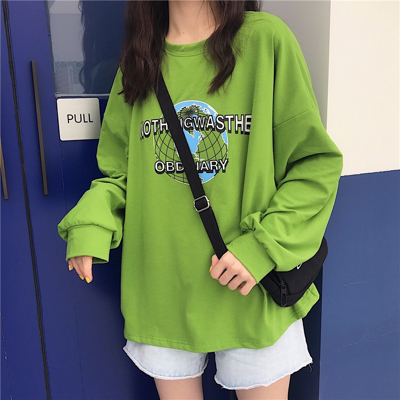 Áo thun nữ tay dài dáng rộng in chữ xinh xắn | BigBuy360 - bigbuy360.vn