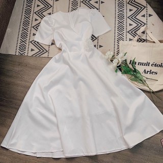 ĐẦM MIDI GẮN HOA BÊN CHÉO NGỰC