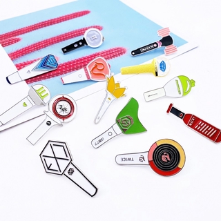 Huy hiệu cài áo hình nhóm nhạc Kpop Bts Exo Got7 Twice Seventeen Iu Bigbang Stray Kids Mamamoo xinh xắn