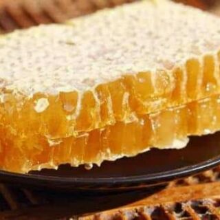 Mật ong còn nguyên sáp (1kg)
