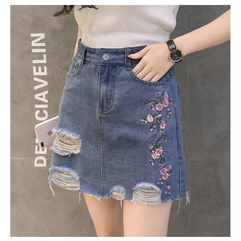 Chân váy jean thêu hoa anh đào BERI | BigBuy360 - bigbuy360.vn