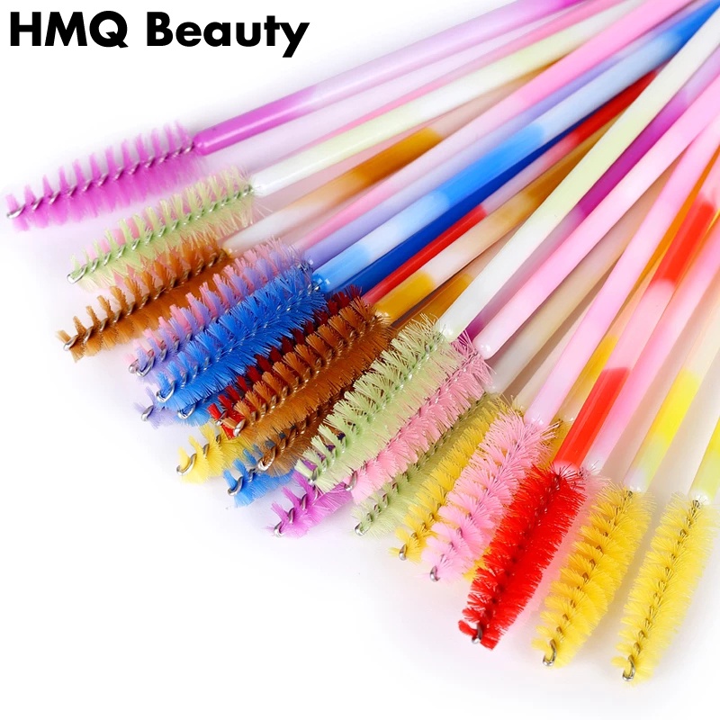 Năm mươi bút lông mày pha lê với một lần Kim cương giữ Mascara và một cây đũa thần gắn liền với lông mi