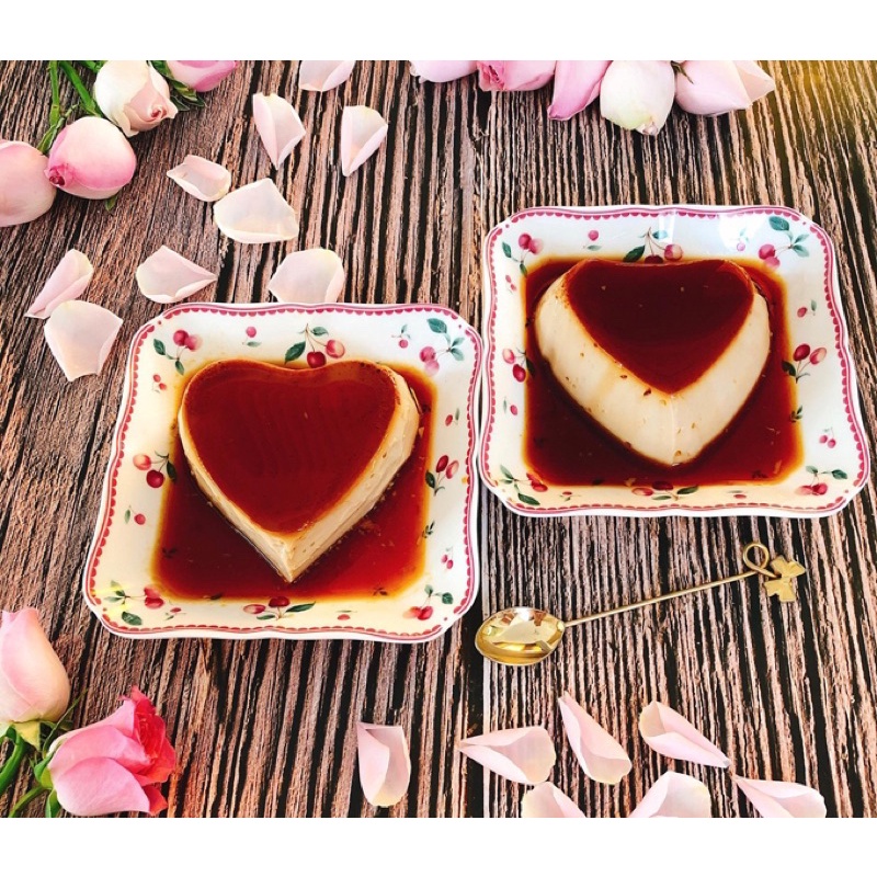 Hộp làm bánh flan, hộp làm caramen hình trái tim và hình tròn kèm nắp đậy bằng nhựa