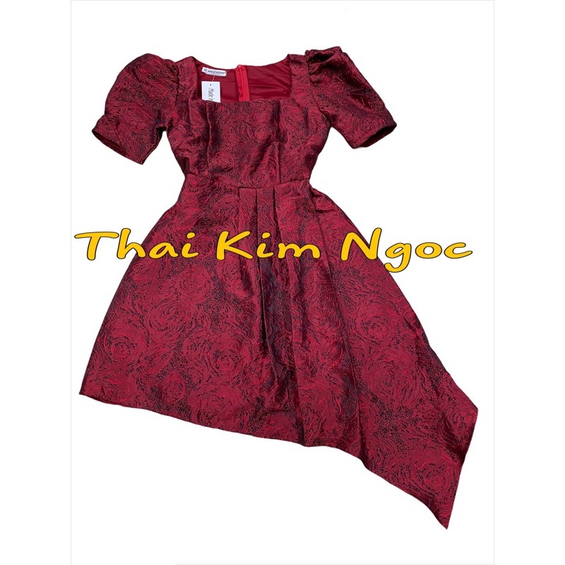Đầm gấm cổ vuông tay bồng lệch tà | BigBuy360 - bigbuy360.vn