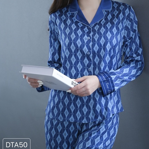Bộ đồ ngủ satin ZAM Luxury - DTA50 - Áo dài tay quần dài hoạ tiết
