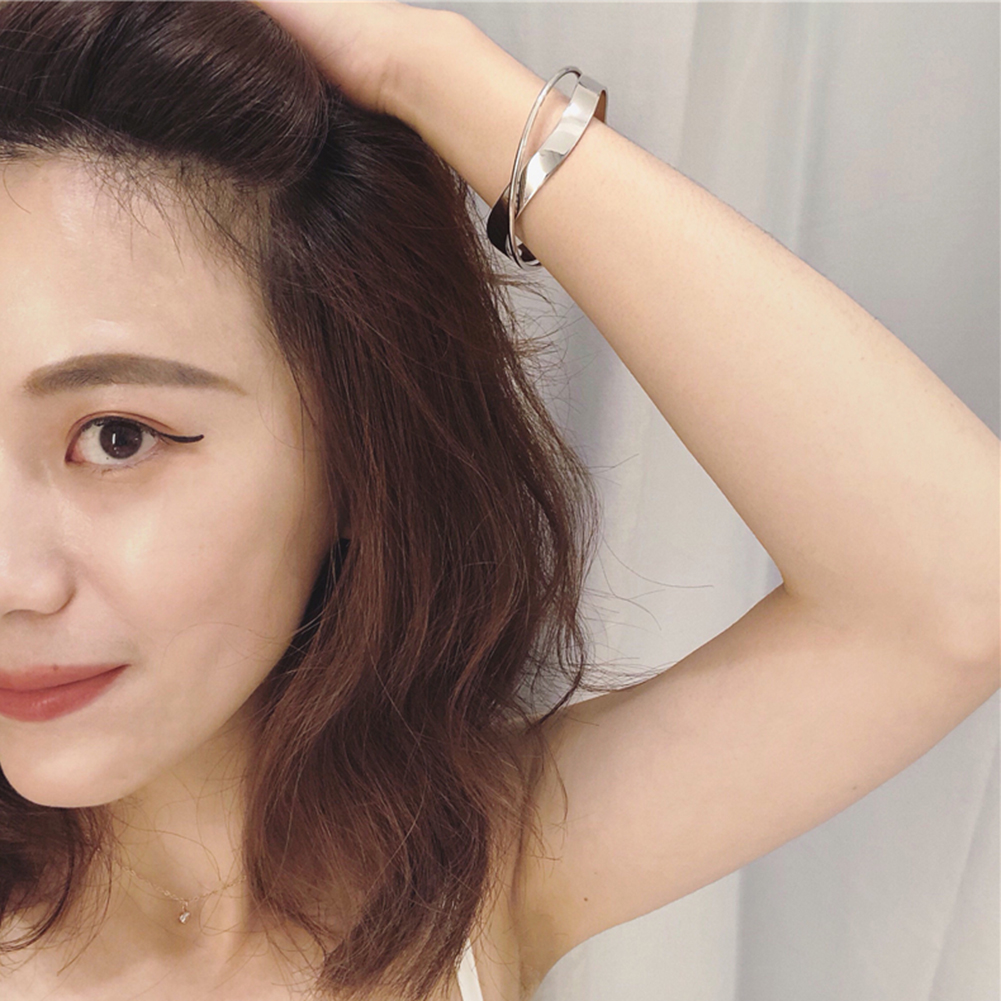 1 Vòng Tay Kim Loại Hai Lớp Thiết Kế Đơn Giản Cho Phái Nữ