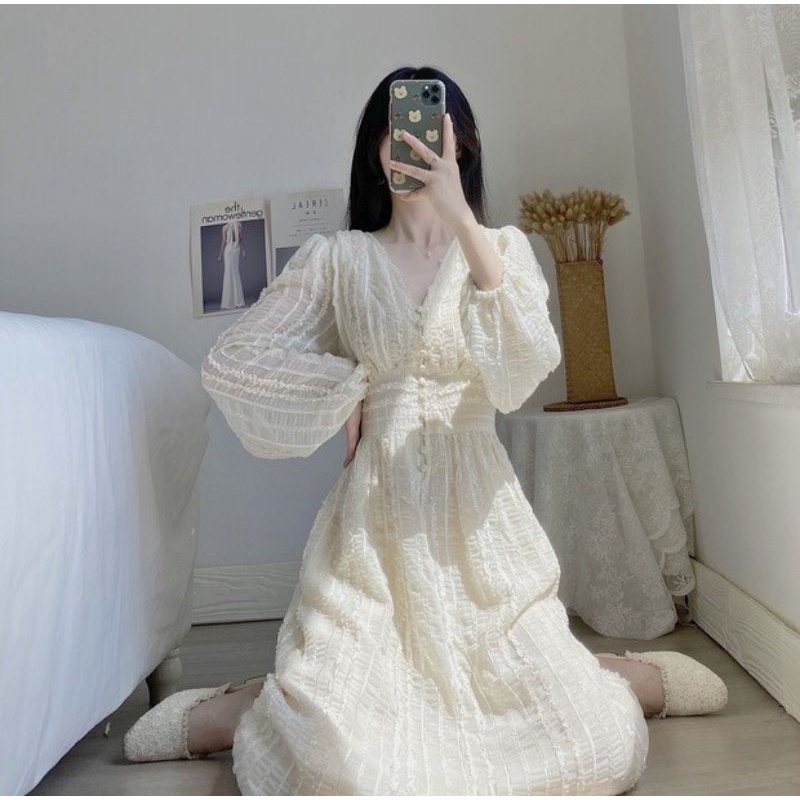 Đầm ren cổ V dịu dàng nữ tính Shin Dress