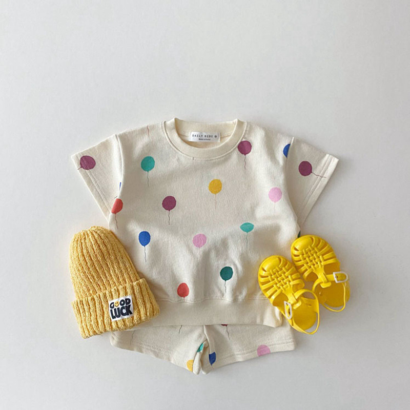 Set Áo Thun Tay Ngắn & Quần Đùi In Hình Dễ Thương Xinh Xắn Dành Cho Bé