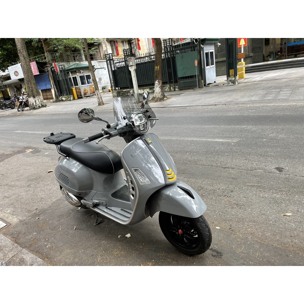 Kính chắn gió xe Vespa GTS 31cm