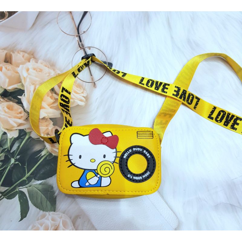 Túi đeo Hello Kitty cho bé gái xinh xắn đi chơi, đựng lì xì.