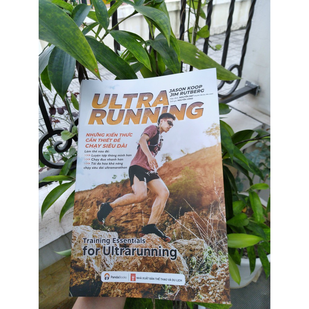 Sách - ULTRARUNNING: Những kiến thức cần thiết để chạy siêu dài - Pandabooks - Sách chạy trail | BigBuy360 - bigbuy360.vn