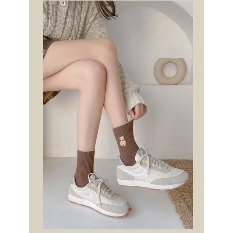 Tất Nữ Trắng Cổ Cao In Hình Gấu Cute Xinh Xắn Vải Cotton Co Giãn Phong Cách Hàn Quốc