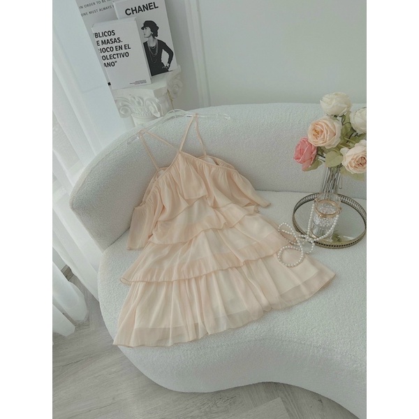 ĐẦM VOAN NUDE CỔ YẾM RỚT VAI TẦNG 💕