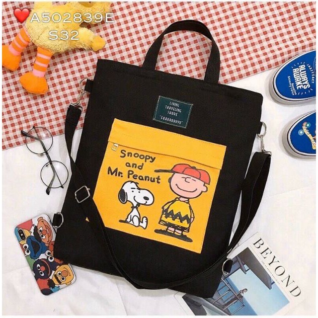 Túi Đeo Vai Vải Canvas Hình Snoopy Đáng Yêu dắt chó