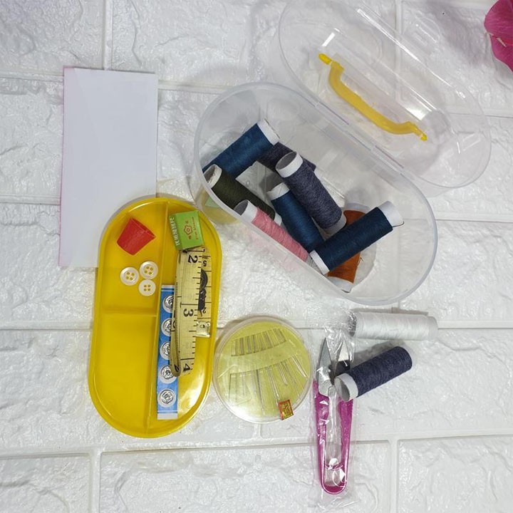 Hộp kim chỉ đa năng .đầy đủ các màu và kéo cắt chỉ + dây đo