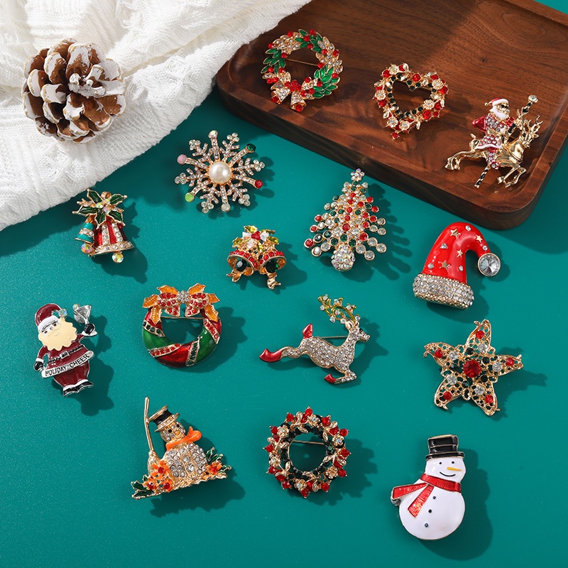 Huy Hiệu Cài Áo Hình Vòng Hoa Tuyết Tuần Lộc Giáng Sinh Bằng Kim Loại Sang Trọng