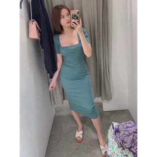 váy body cổ vuông