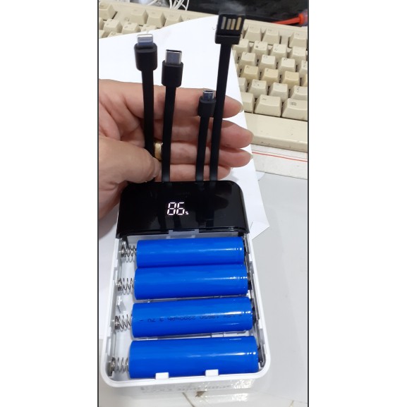 Box sạc dự phòng 4 Cell(Pin 18650), QC 3.0 có 4 dây cáp các chuẩn Lightning, Type C, Micro USB và USB+sạc không dây