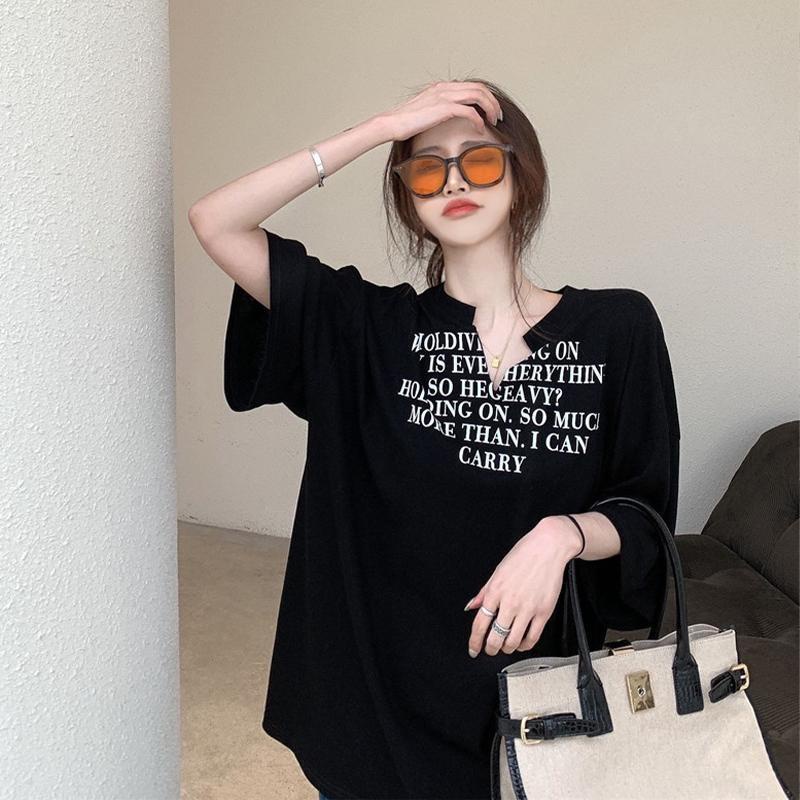 Áo thun COZOKC tay ngắn cổ chữ V in chữ thời trang
