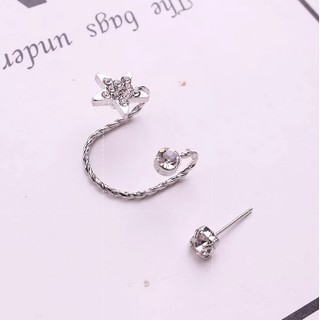 Bông tai gồm 1 chiếc đeo 1 chiếc kẹp 2203