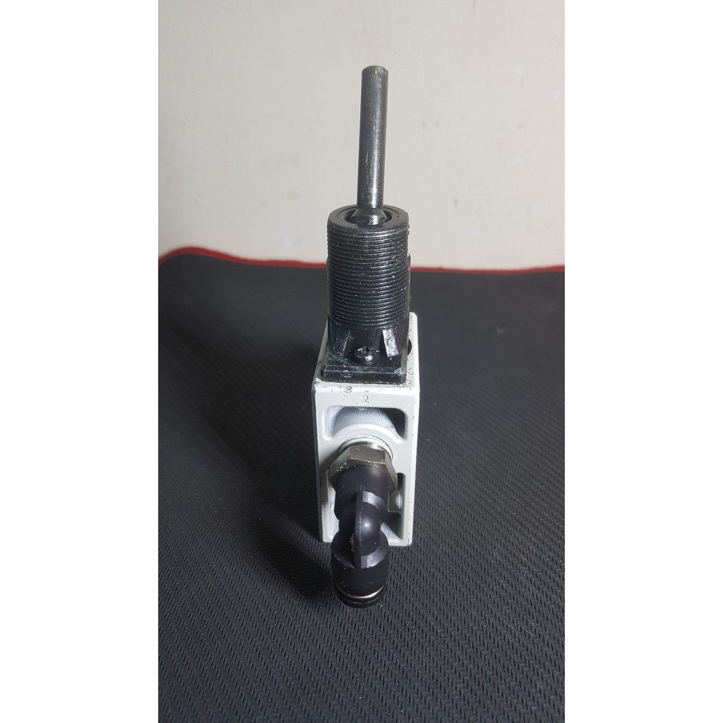 Công tắt gạt khí nén SMC VM230-02 + Tặng đầu nối