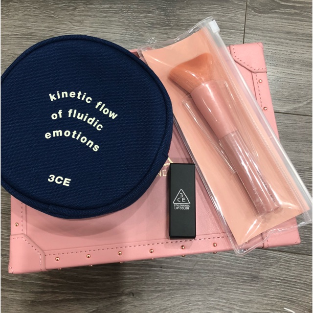 Phụ kiện - đồ trang điểm 3 chị em