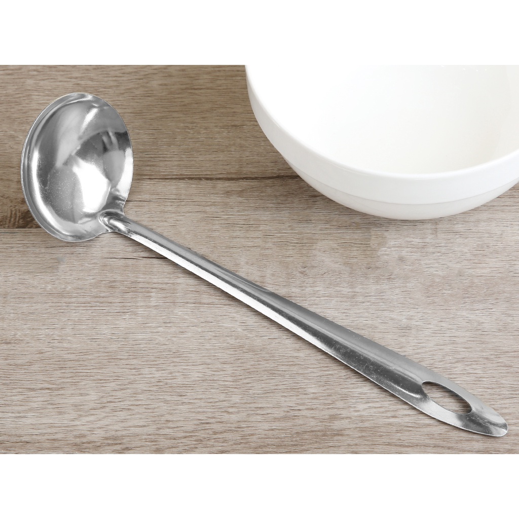 Vá Canh Vá Lẩu Inox Cán Dài Và Dày Dặn