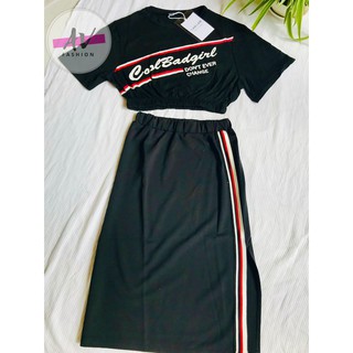 Set chân váy sọc và áo croptop