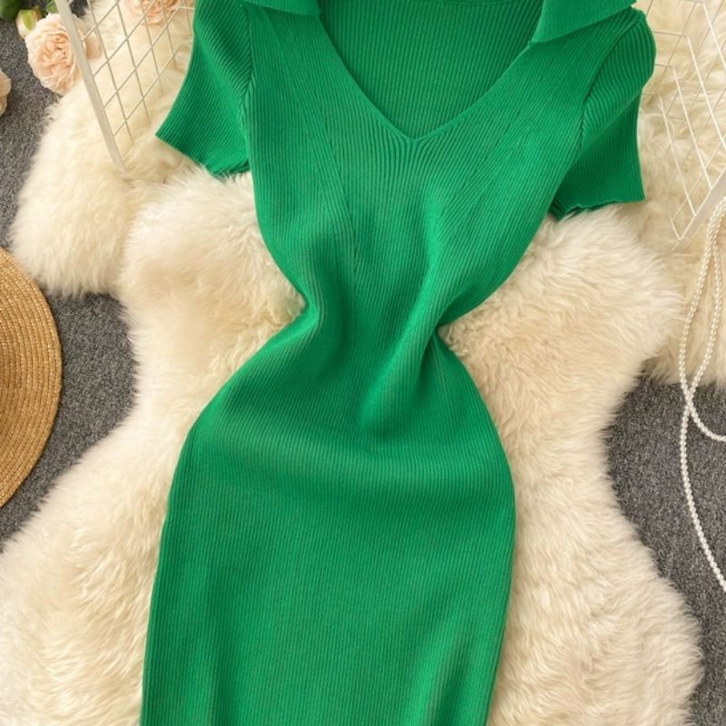 Đầm len body cổ V bâu đức