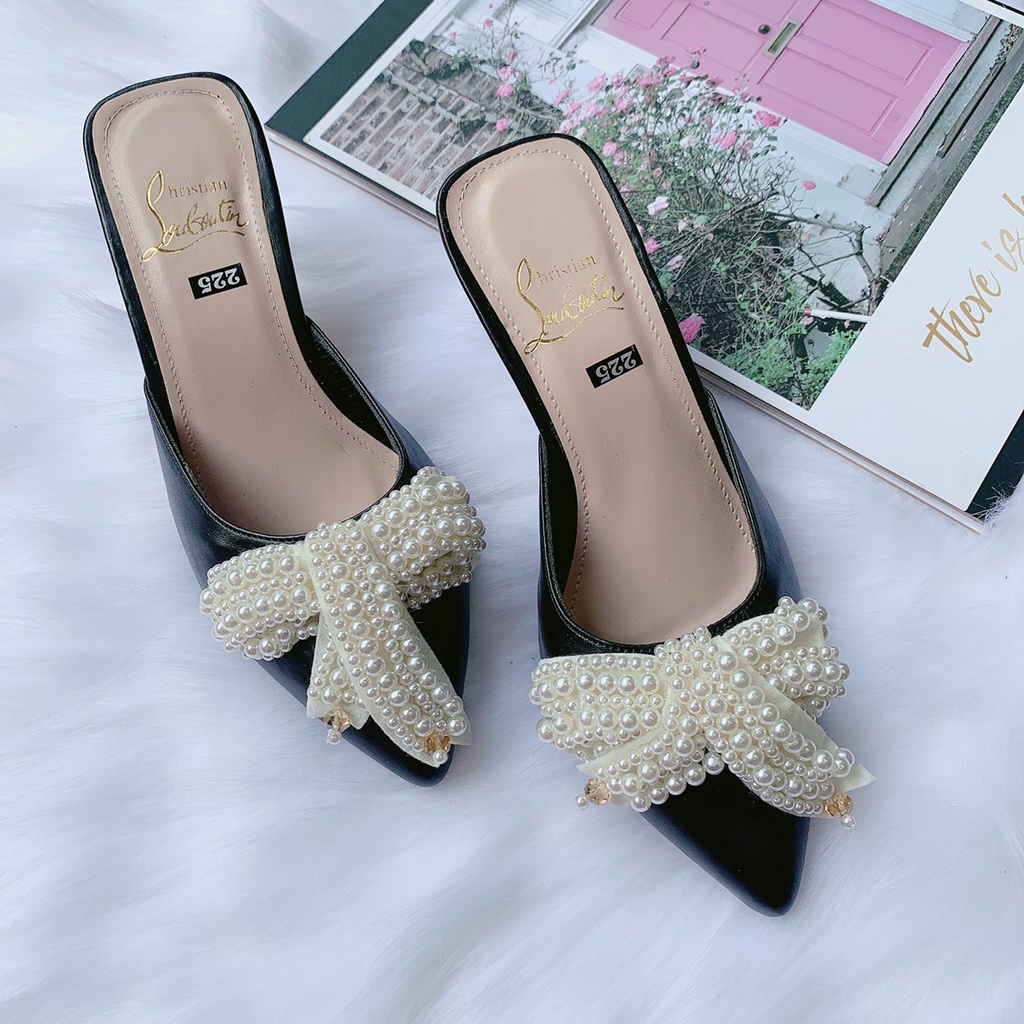 Giày sục chụm ngọc trắng gót nhọn 5p da lộn đẽ đi hót hòn họt