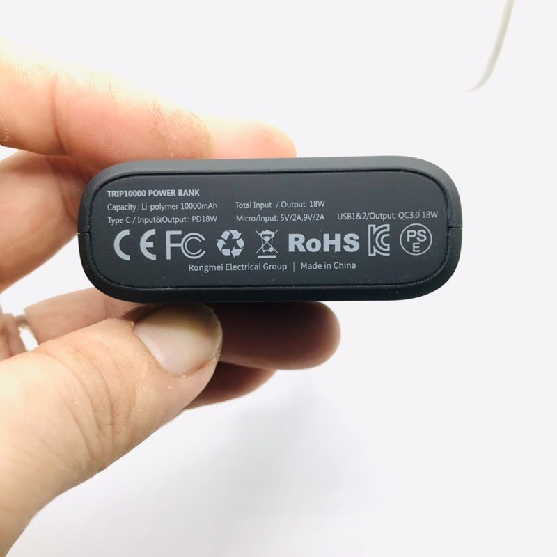 Sạc Dự Phòng Quick Charge 3.0 Pin Li-Polymer Dung Lượng 10.000mAh Umetravel Thiết Kế Nhỏ Gọn Hợp Thời Trang Giá Thanh Lý