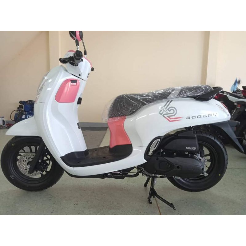Bộ tem Scoopy 2022 Club12 xe trắng/hồng