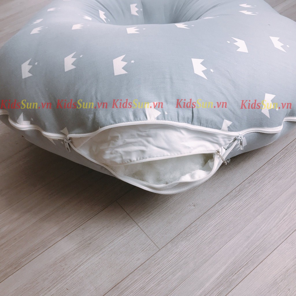 Gối chống trào ngược KIDSSUN cho bé, chất liệu vỏ gối Cotton 100% mềm mịn và bông có độ đàn hồi cao, phục hồi tốt