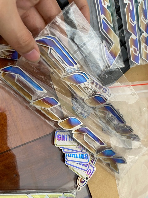 Cặp chữ titan xe click