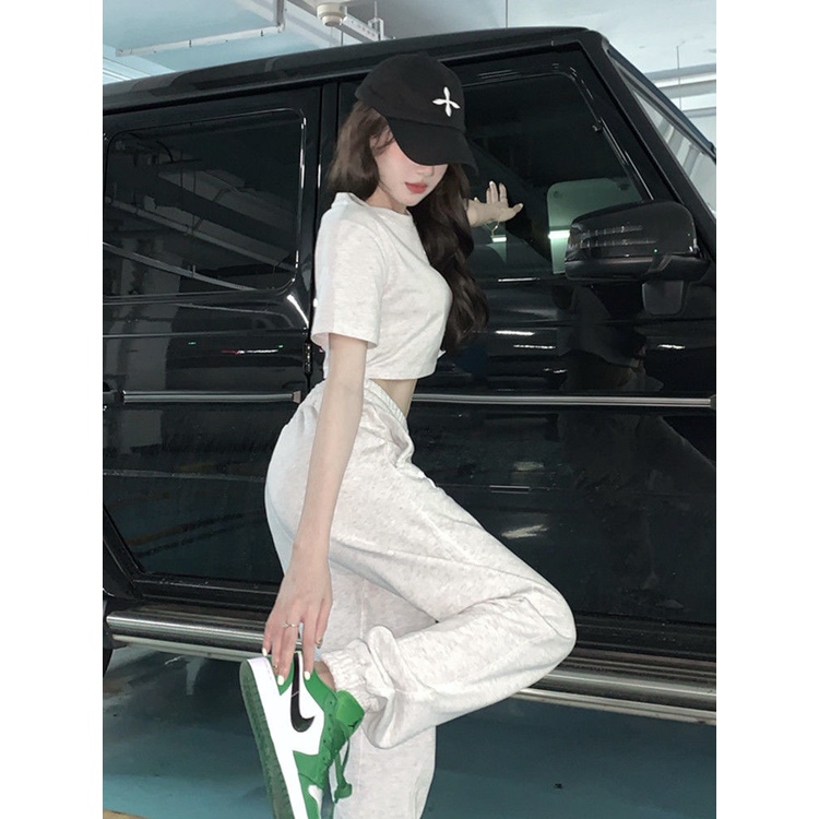 Set Áo Lửng Màu Xám Phản Quang Kèm Quần Legging Lưng Cao Thời Trang Cho Nữ