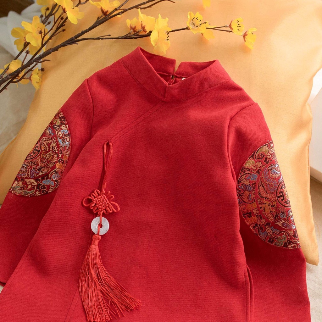 Áo dài cách tân hình tròn thêu 2 bên tay bé trai từ 9 - 37 kg xẻ tà, áo dài tết cho bé họa tiết cách điệu 2 màu đỏ, vàng