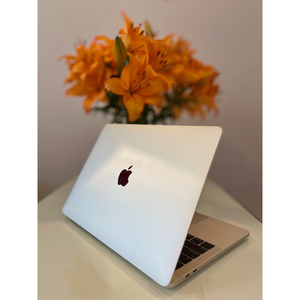 MacBook Pro 13" 2018 MR9V2 mới 99%