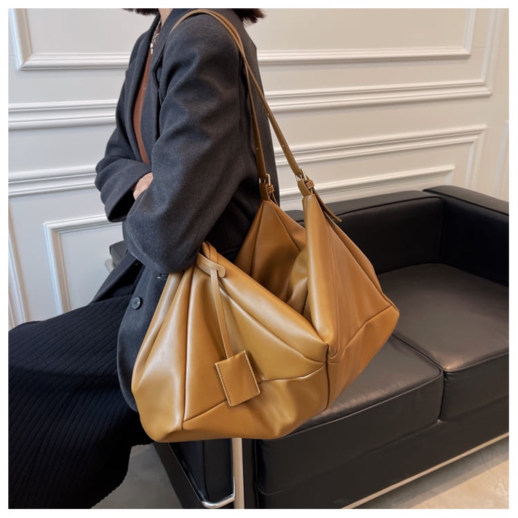 Túi xách trơn form mềm charm hình chữ nhật