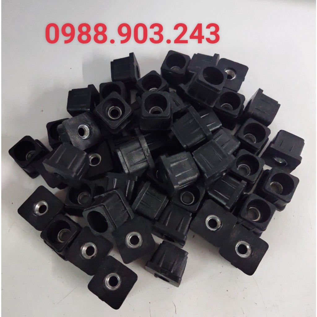 Set 10 nút bịt vuông 40*40 ecu 10, đầu bịt có ren đút trong ống hộp vuông 40*40 giúp tăng chỉnh chiều cao cho bàn ghế
